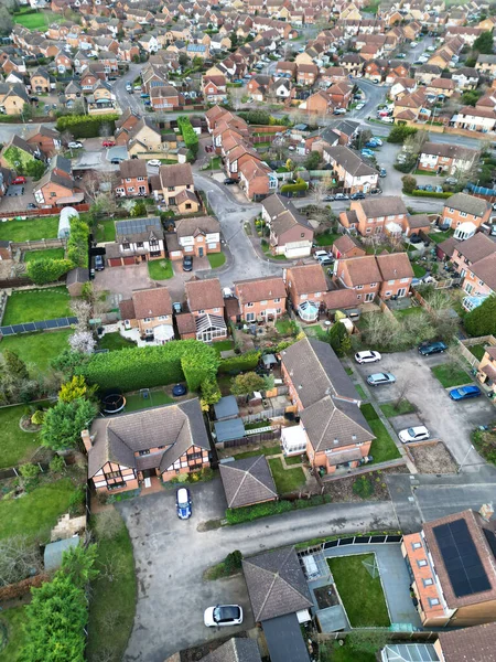 İngiltere üzerinde günbatımında Luton City 'nin yüksek açılı görüntüsü. 19 Şubat 2024