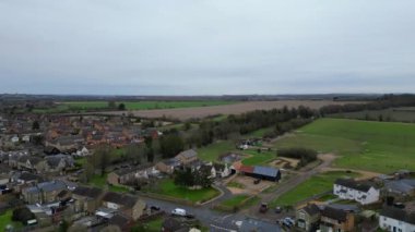 İngiltere 'nin Götveren Kasabası. Görüntü Bulutlu ve Yağmurlu Gün 'de çekildi. 28 Şubat 2024