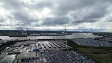 İngiltere 'nin Dagenham Londra şehrinin yüksek açılı muhteşem görüntüsü. 2 Mart 2023