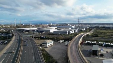 İngiltere 'nin Dagenham Londra şehrinin yüksek açılı muhteşem görüntüsü. 2 Mart 2023