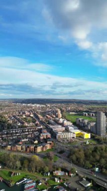 İngiltere 'nin Watford şehrinin yüksek açılı görüntüleri. 3 Mart 2024