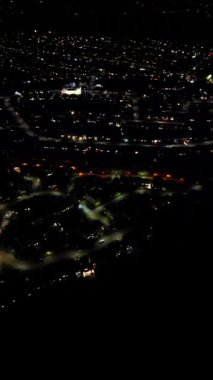 İngiltere 'nin Aydınlanmış Watford şehrinin hava görüntüsü. 3 Mart 2024