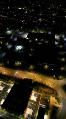 İngiltere 'nin Aydınlanmış Watford şehrinin hava görüntüsü. 3 Mart 2024