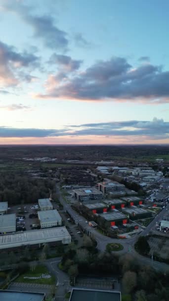 イギリスの照らされたワトフォード市の航空写真 3月3日 2024年 — ストック動画