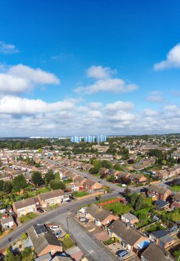 İngiltere 'nin Doğu Luton şehrinin hava panoramik görüntüsü. 17 Ağustos 2023