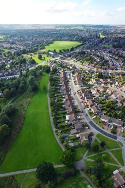 İngiltere 'nin Doğu Luton şehrinin hava panoramik görüntüsü. 17 Ağustos 2023