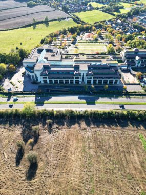 İngiltere 'nin Hemel Hempstead şehrindeki Endüstriyel Estate Deposu' nun hava görüntüsü. 5 Kasım 2023