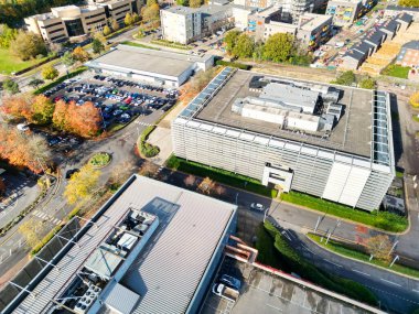 İngiltere 'nin Hemel Hempstead şehrindeki Endüstriyel Estate Deposu' nun hava görüntüsü. 5 Kasım 2023