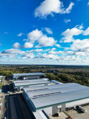İngiltere 'nin Hemel Hempstead şehrindeki Endüstriyel Estate Deposu Yüksek Açı Görünümü. 5 Kasım 2023
