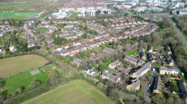 Central Hatfield City ve Hertfordshire şehir merkezi, İngiltere, Günbatımı sırasında Birleşik Krallık. 9 Mart 2024