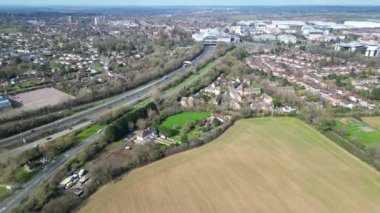 Central Hatfield City ve Hertfordshire şehir merkezi, İngiltere, Günbatımı sırasında Birleşik Krallık. 9 Mart 2024