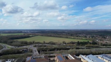 Central Hatfield City ve Hertfordshire şehir merkezi, İngiltere, Günbatımı sırasında Birleşik Krallık. 9 Mart 2024