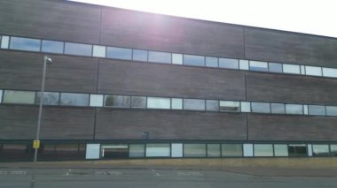 Central Hatfield City ve Hertfordshire şehir merkezi, İngiltere, Günbatımı sırasında Birleşik Krallık. 9 Mart 2024