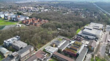 Central Hatfield City ve Hertfordshire şehir merkezi, İngiltere, Günbatımı sırasında Birleşik Krallık. 9 Mart 2024