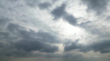 Central Hatfield City ve Hertfordshire şehir merkezi, İngiltere, Günbatımı sırasında Birleşik Krallık. 9 Mart 2024