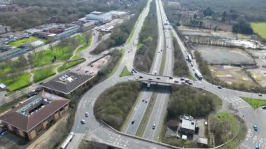 Günbatımı sırasında İngiltere 'nin Hertfordshire, İngiltere' nin Merkez Hatfield Şehri 'nin Hava Görüntüleri. 9 Mart 2024