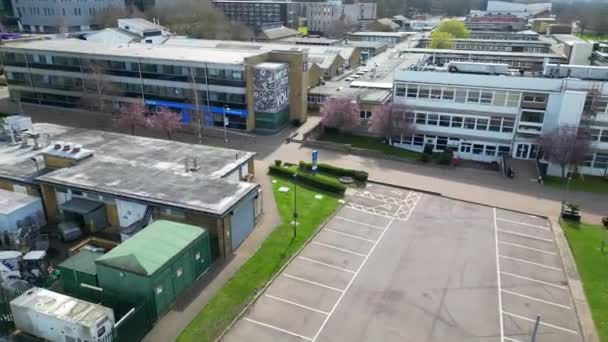 日落期间 英国英格兰赫特福德郡中心哈特菲尔德市和市中心的空中拍摄 2024年3月9日 — 图库视频影像