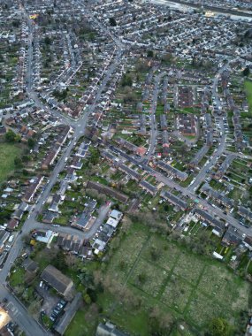 Gün batımında Luton City İngiltere 'deki Residential Estate' in havadan görüntüsü. Birleşik Krallık. 17 Mart 2024