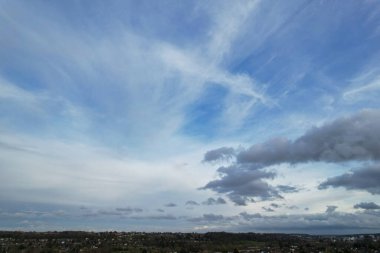 İngiltere üzerinde Günbatımı Bulutları ve Gökyüzü