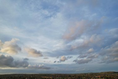 İngiltere üzerinde Günbatımı Bulutları ve Gökyüzü