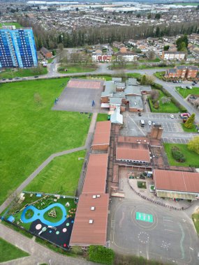 İngiltere 'nin Kuzey Luton şehrindeki Residential Estate' in havadan görüntüsü. 19 Mart 2024