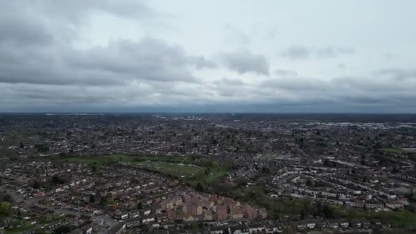 Bulutlu Yağmurlu Bir Günde Kuzey Luton Şehrinin Hızlandırılmış Hava Görüntüsü — Stok video