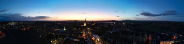 Yüksek Açı Panoramik Aydınlanmış Oxford Central City of England Gecesi. İngiltere Birleşik Krallığı. 23 Mart 2024