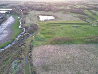 İngiltere 'nin Oxfordshire yakınlarındaki İngiliz Kırsal Manzarası Gündoğumu Sabahı sırasında İngiltere' nin Oxfordshire kentinde. 23 Mart 2024