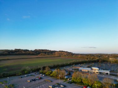 İngiltere 'nin Oxfordshire yakınlarındaki İngiliz Kırsal Manzarası Gündoğumu Sabahı sırasında İngiltere' nin Oxfordshire kentinde. 23 Mart 2024