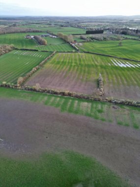 İngiltere 'nin Oxfordshire yakınlarındaki İngiliz Kırsal Manzarası Gündoğumu Sabahı sırasında İngiltere' nin Oxfordshire kentinde. 23 Mart 2024