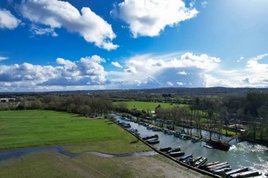 Thames Nehri 'nin En Güzel Hava Manzarası İngiltere' nin Merkez Oxford Tarihi Şehri 'nde. 23 Mart 2024