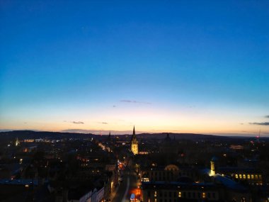 İngiltere 'nin Aydınlanmış Tarihi Oxford Central Şehri' nin Gece Havadan Görünümü. İngiltere Birleşik Krallığı. 23 Mart 2024