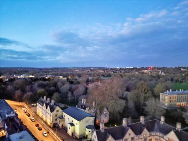 İngiltere 'nin Aydınlanmış Tarihi Oxford Central Şehri' nin Gece Havadan Görünümü. İngiltere Birleşik Krallığı. 23 Mart 2024