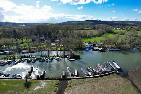 Thames Nehri 'nin En Güzel Hava Manzarası İngiltere' nin Merkez Oxford Tarihi Şehri 'nde. 23 Mart 2024