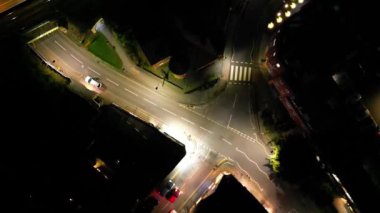 İngiltere 'nin Aydınlanmış Harpenden Kasabası' nın Yüksek Açılı Gece Görüntüleri. 16 Mart 2024