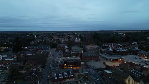 Ngiltere Nin Aydınlanmış Harpenden Kasabası Nın Yüksek Açılı Gece Görüntüleri — Stok video