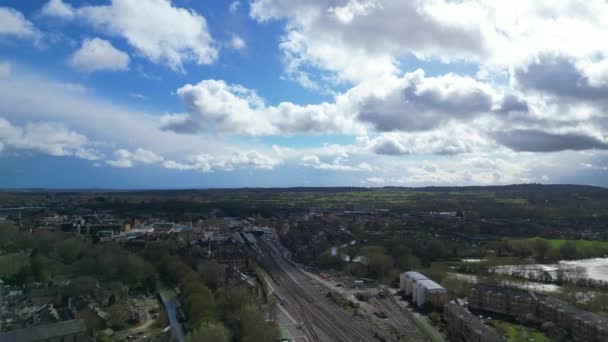 英国牛津市泰晤士河附近的牛津市火车站的航拍 2024年3月23日 — 图库视频影像