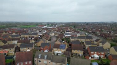 İngiltere 'nin Cambridgeshire kentindeki Saint Neots şehrinin yüksek açılı görüntüsü. 21 Mart 2024