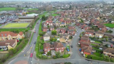 İngiltere 'nin Cambridgeshire kentindeki Saint Neots şehrinin yüksek açılı görüntüsü. 21 Mart 2024