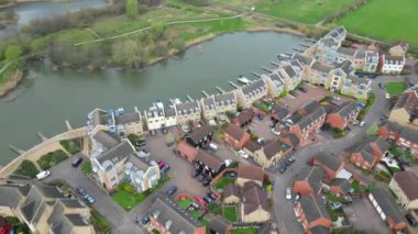 İngiltere 'nin Cambridgeshire kentindeki Saint Neots şehrinin yüksek açılı görüntüsü. 21 Mart 2024