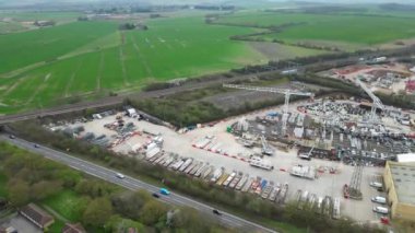 İngiltere 'nin Cambridgeshire kentindeki Saint Neots şehrinin yüksek açılı görüntüsü. 21 Mart 2024