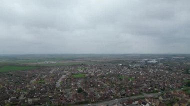 İngiltere 'nin Cambridgeshire kentindeki Saint Neots şehrinin yüksek açılı görüntüsü. 21 Mart 2024