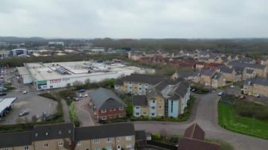 İngiltere 'nin Cambridgeshire kentindeki Saint Neots şehrinin yüksek açılı görüntüsü. 21 Mart 2024