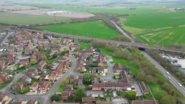 İngiltere 'nin Cambridgeshire kentindeki Saint Neots şehrinin yüksek açılı görüntüsü. 21 Mart 2024