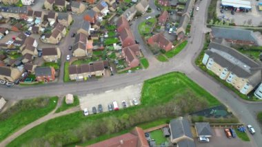 İngiltere 'nin Cambridgeshire kentindeki Saint Neots şehrinin yüksek açılı görüntüsü. 21 Mart 2024