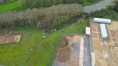İngiltere 'nin Cambridgeshire kentindeki Saint Neots şehrinin yüksek açılı görüntüsü. 21 Mart 2024