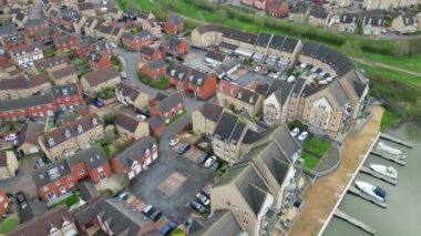 İngiltere 'nin Cambridgeshire kentindeki Saint Neots şehrinin yüksek açılı görüntüsü. 21 Mart 2024