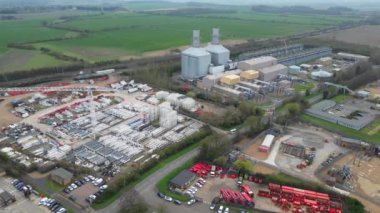 İngiltere 'nin Cambridgeshire kentindeki Saint Neots şehrinin yüksek açılı görüntüsü. 21 Mart 2024