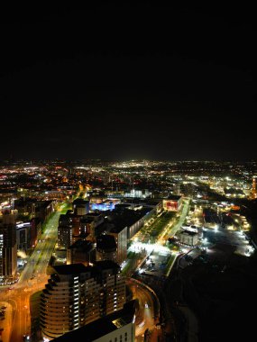 Birmingham Central City, İngiltere 'nin Aydınlanmış Şehir Merkezi Binaları Hava Gecesi Görünümü. 30 Mart 2024