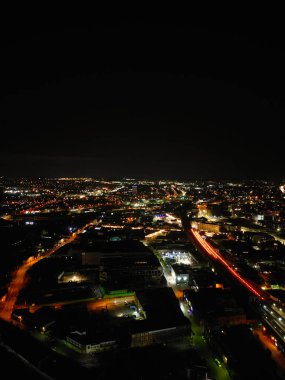 Birmingham Central City, İngiltere 'nin Aydınlanmış Şehir Merkezi Binaları Hava Gecesi Görünümü. 30 Mart 2024